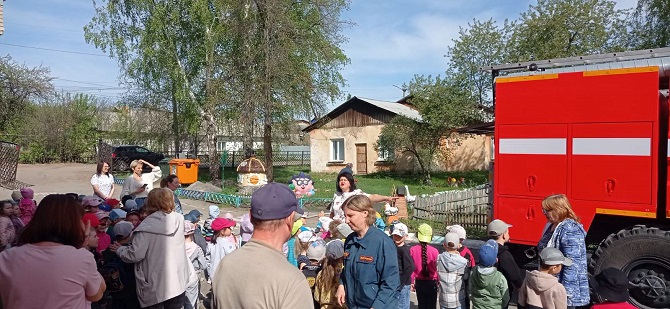 Пожарная сирена в школе. Пожарный для детского сада. Эвакуация в садике. Пожар для детей. Учебная эвакуация.